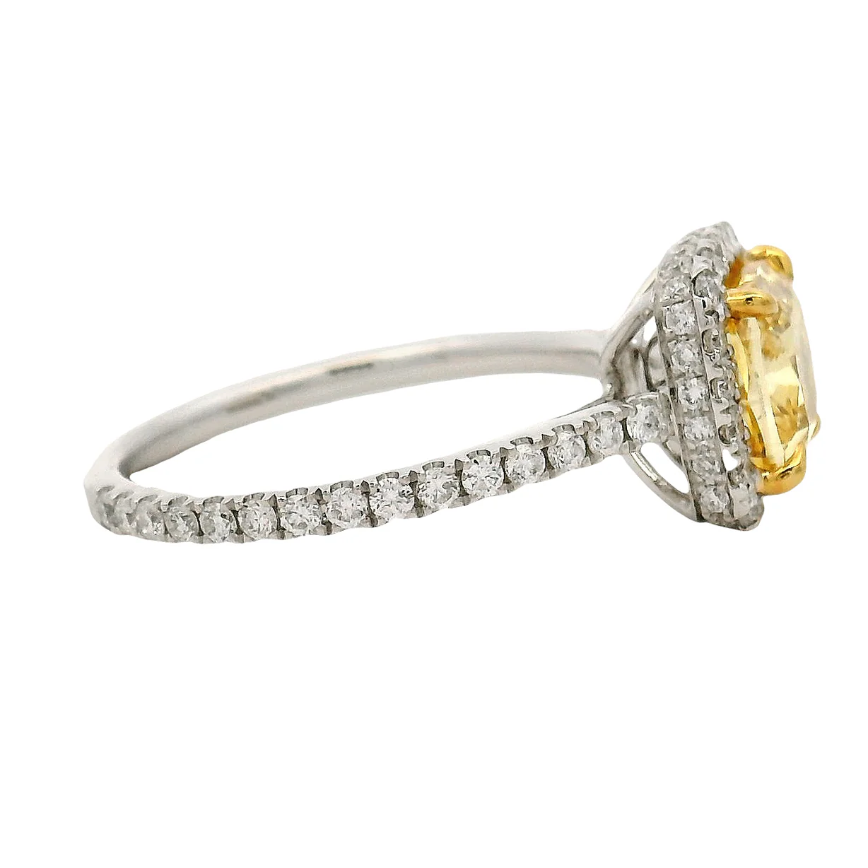 3502-luminous-cushion-diamond-ring-70947-3.webp Luminous Cushion Diamond Ring 70947