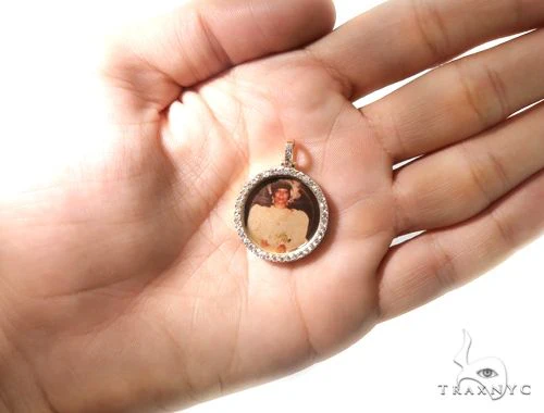 5365-14k-gold-custom-photo-pendant-1-inch-64428-6.webp 14K Gold Custom Photo Pendant 1 Inch 64428