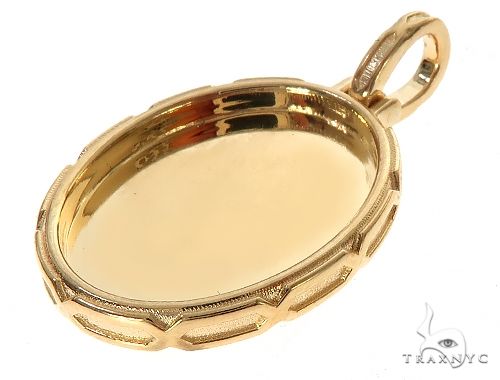 7639-18k-yellow-gold-oval-special-edition-photo-pendant-engraved-frame-65313-4.jpg 18K Yellow Gold Oval Special Edition Photo Pendant Engraved Frame 65313