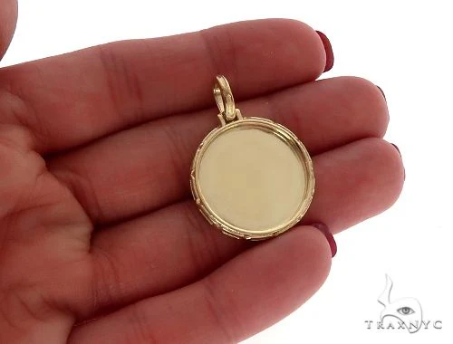 7676-14k-yellow-gold-special-edition-round-photo-pendant-edged-frame-65312-5.webp 14K Yellow Gold Special Edition Round Photo Pendant Edged Frame 65312