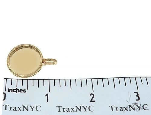 7676-14k-yellow-gold-special-edition-round-photo-pendant-edged-frame-65312-7.webp 14K Yellow Gold Special Edition Round Photo Pendant Edged Frame 65312