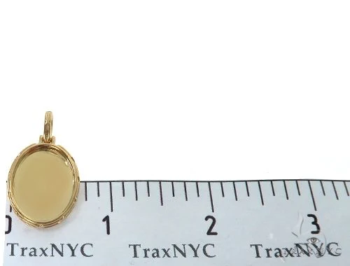 7732-18k-yellow-gold-oval-special-edition-photo-pendant-engraved-frame-65313-6.webp 18K Yellow Gold Oval Special Edition Photo Pendant Engraved Frame 65313