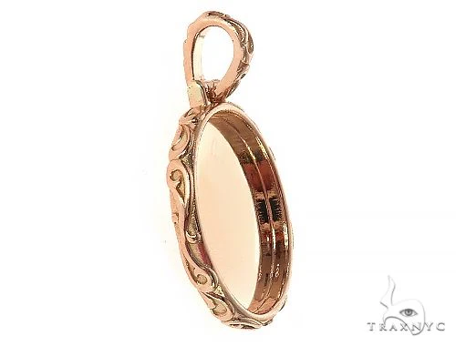7793-18k-gold-oval-special-edition-photo-pendant-engraved-frame-65310-2.webp 18K Gold Oval Special Edition Photo Pendant Engraved Frame 65310