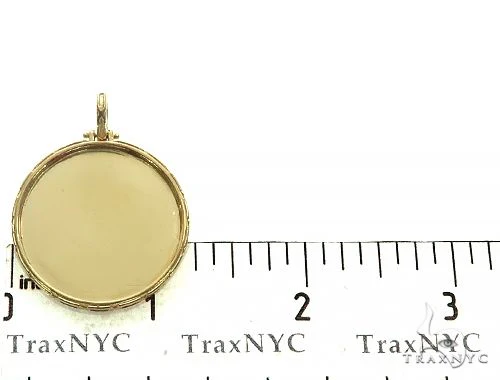 7798-14k-yellow-gold-special-edition-round-photo-pendant-edged-frame-66163-6.webp 14K Yellow Gold Special Edition Round Photo Pendant Edged Frame 66163