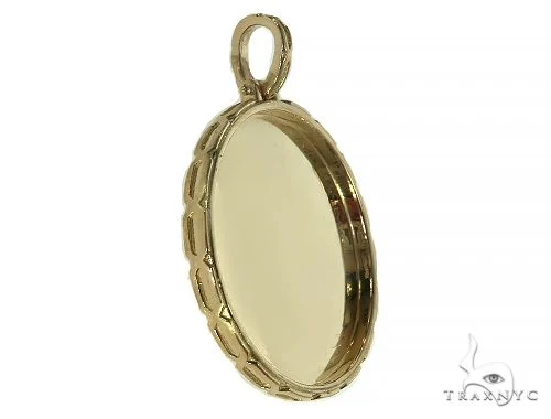 7850-14k-yellow-gold-special-edition-round-photo-pendant-edged-frame-66163-2.webp 14K Yellow Gold Special Edition Round Photo Pendant Edged Frame 66163