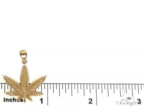 8364-14k-gold-weed-pendant-66342-6.webp 14K Gold Weed Pendant 66342