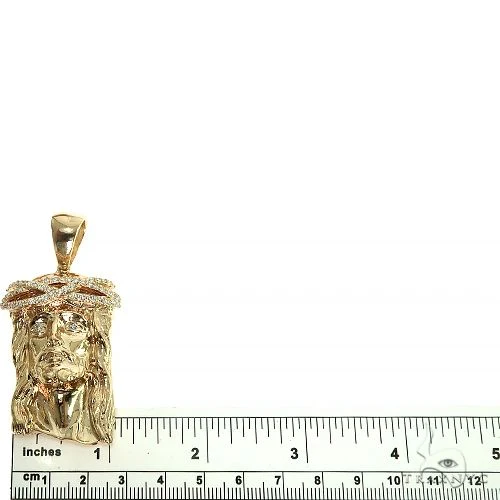 8389-solid-14k-gold-diamond-crown-jesus-pendant-66406-6.webp Solid 14K Gold Diamond Crown Jesus Pendant 66406