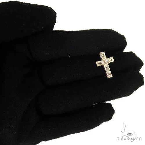 9710-celestial-emarald-cross-pendant-mini-69655-7.webp Celestial Emarald Cross Pendant Mini 69655